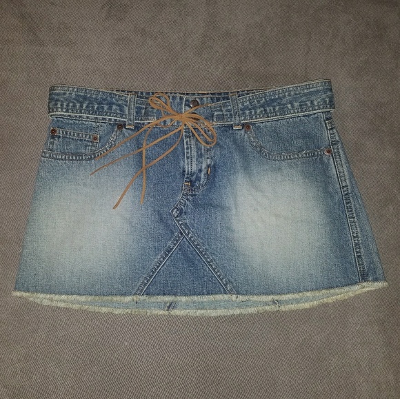 Abercrombie & Fitch Dresses & Skirts - Abercrombie & Fitch mini denim jean skirt size 6